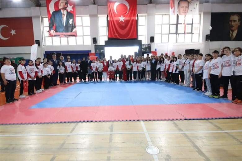 19 MAYIS COŞKUSU SPOR SALONUMUZDA YAŞANDI